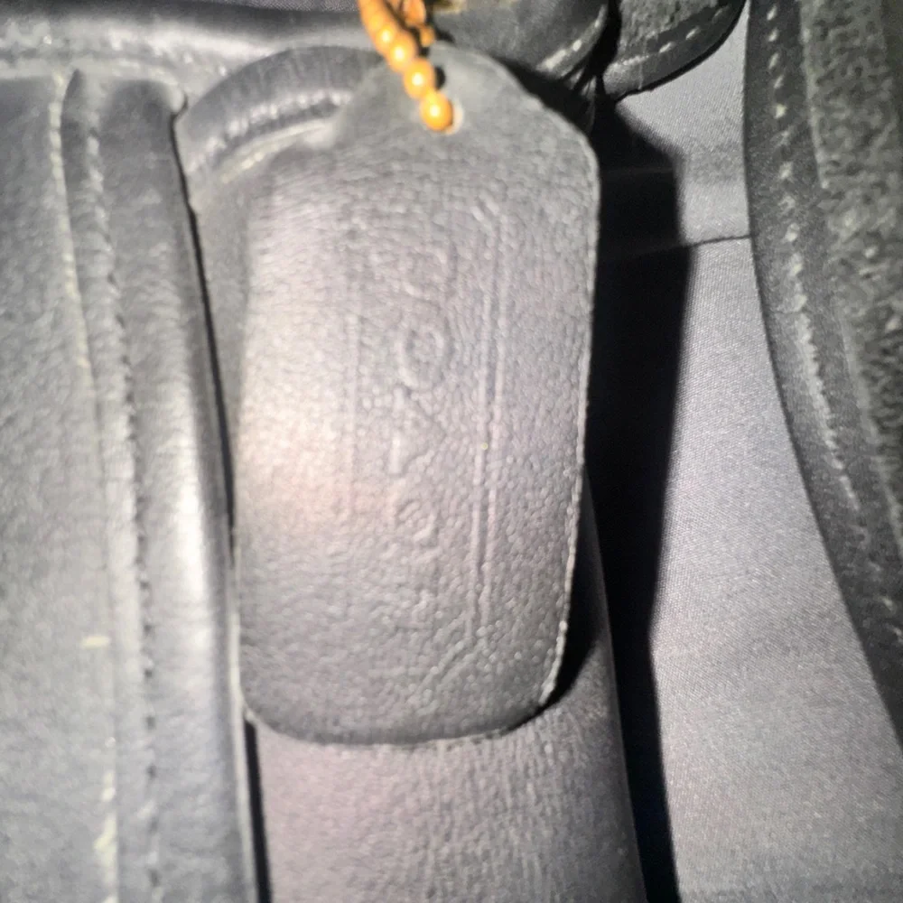 COACH vintage style # 9061 black‎ bag purse from 90’s. Lots of pockets. VGUC - Picture 3 of 13